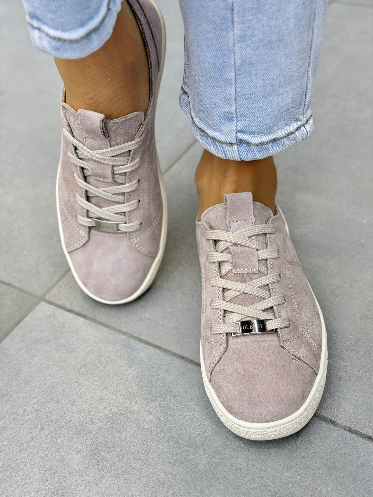 Beżowe sneakersy damskie zamszowe ze skóry naturalnej OLEKSY casual