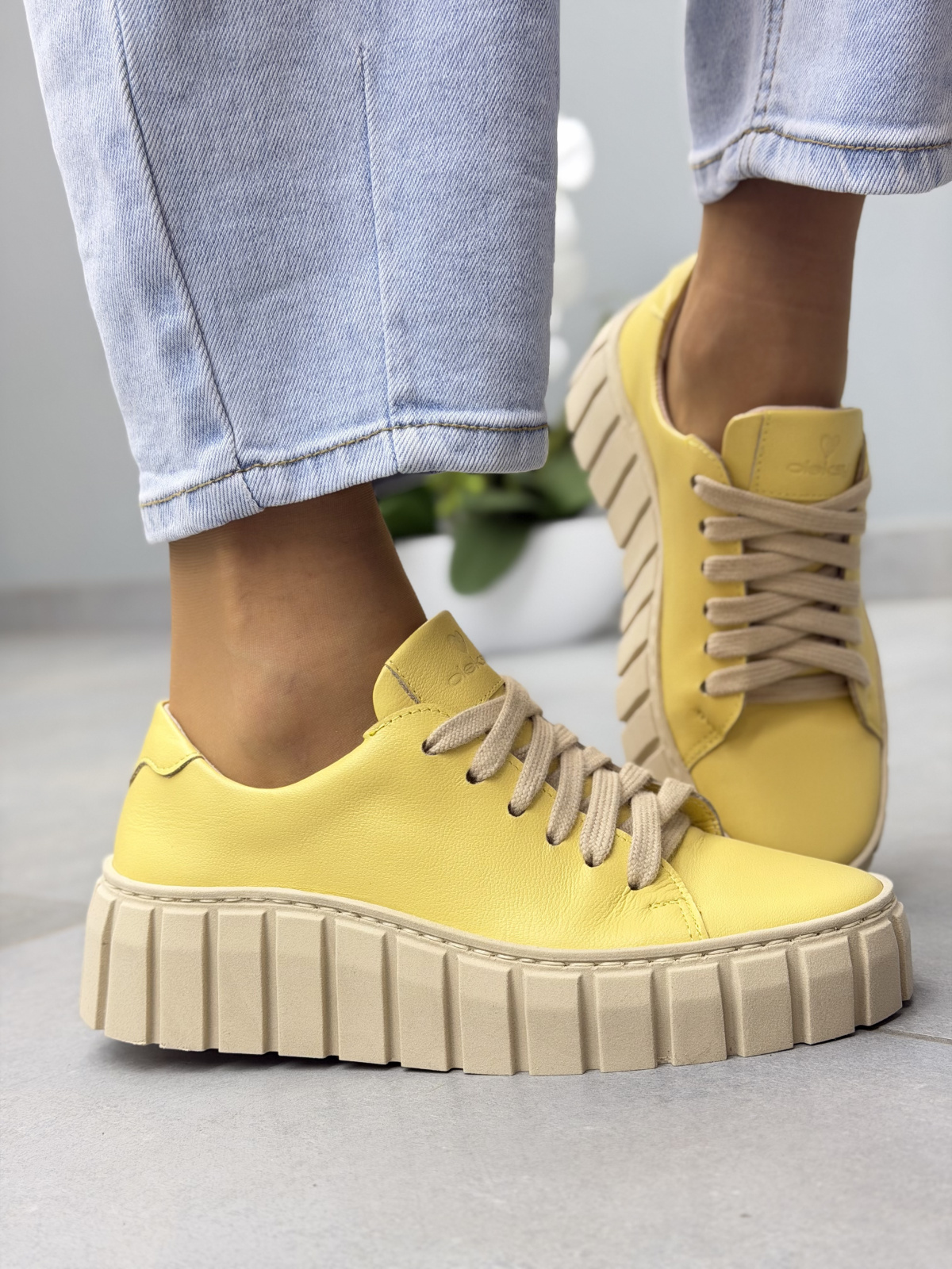 Żółte sneakersy damskie skórzane OLEKSY casual