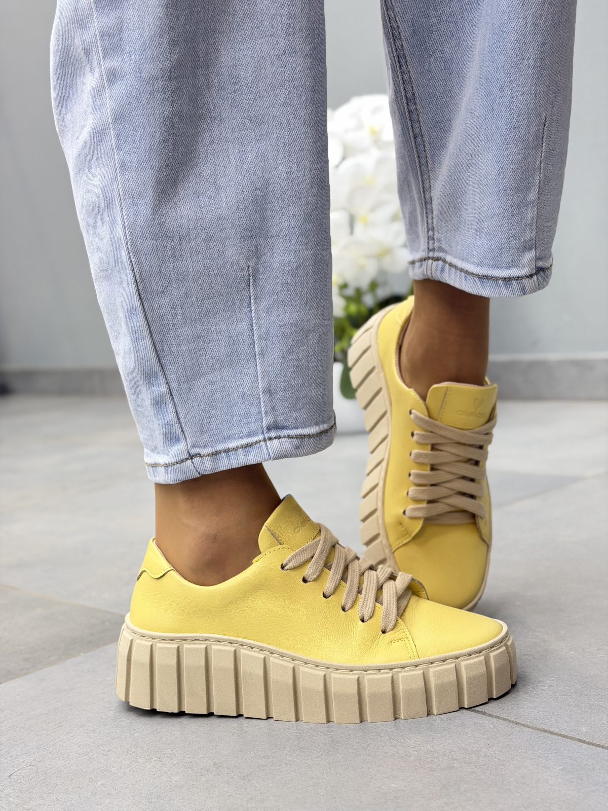 Żółte sneakersy damskie skórzane OLEKSY casual