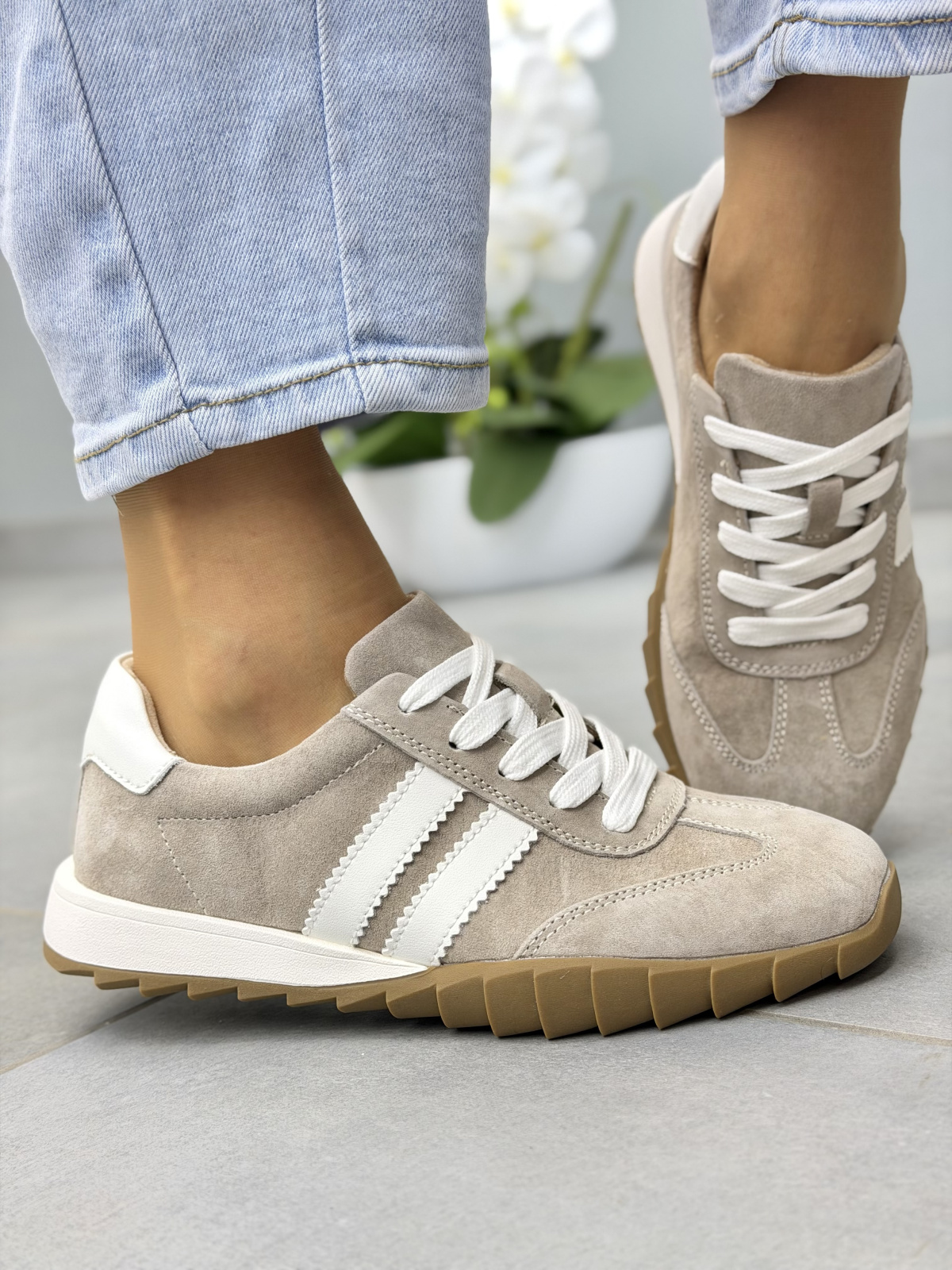 Beżowe sneakersy damskie zamszowe ze skóry naturalnej casual