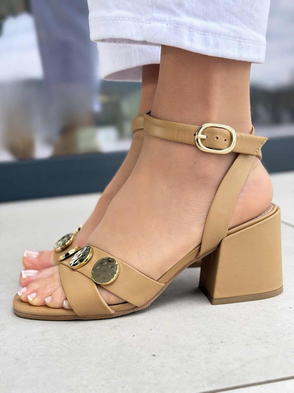 Beżowe sandały damskie skórzane na słupku eleganckie OLEKSY