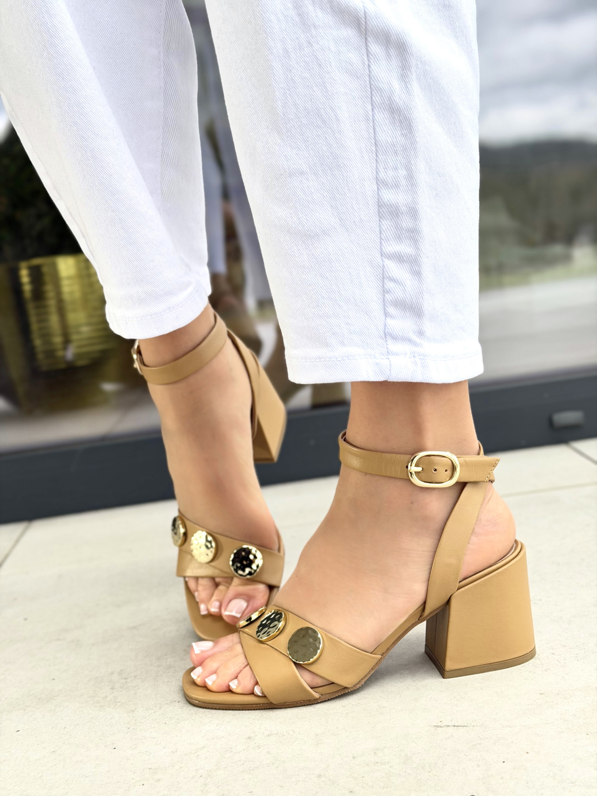 Beżowe sandały damskie skórzane na słupku eleganckie OLEKSY