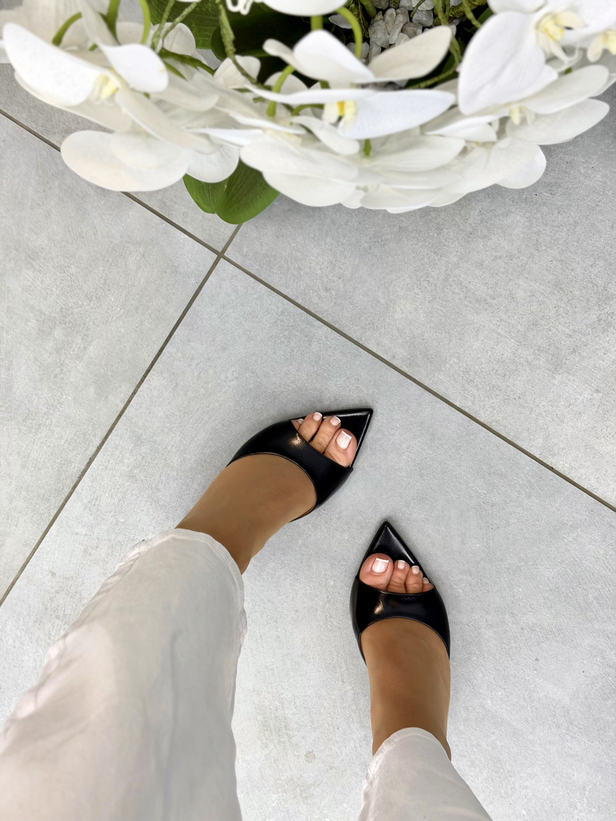 Czarne klapki damskie skórzane OLEKSY na obcasie eleganckie