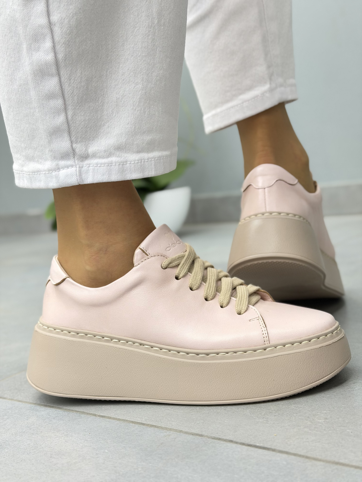 Różowe sneakersy damskie skórzane OLEKSY na platformie casual