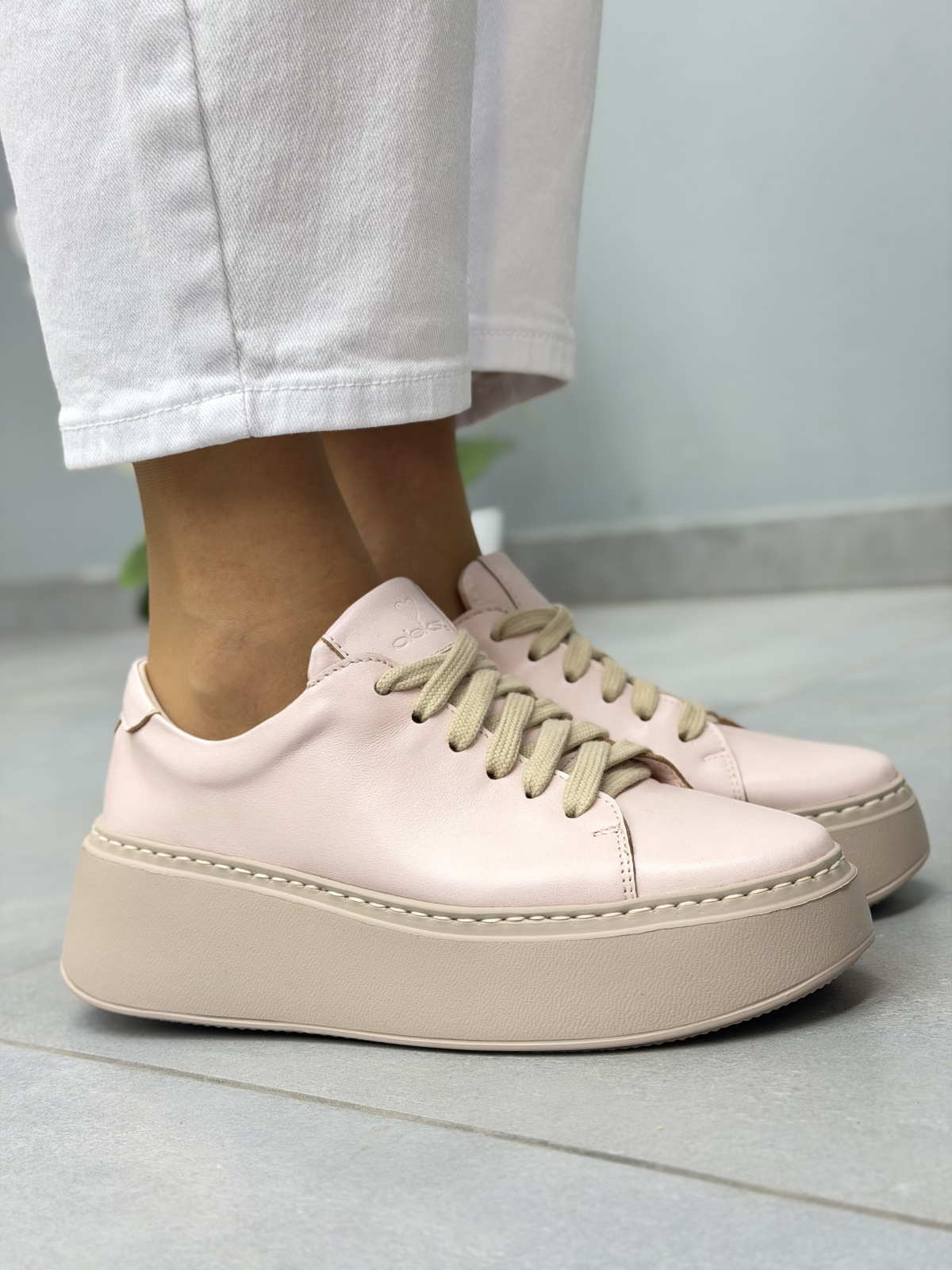 Różowe sneakersy damskie skórzane OLEKSY na platformie casual