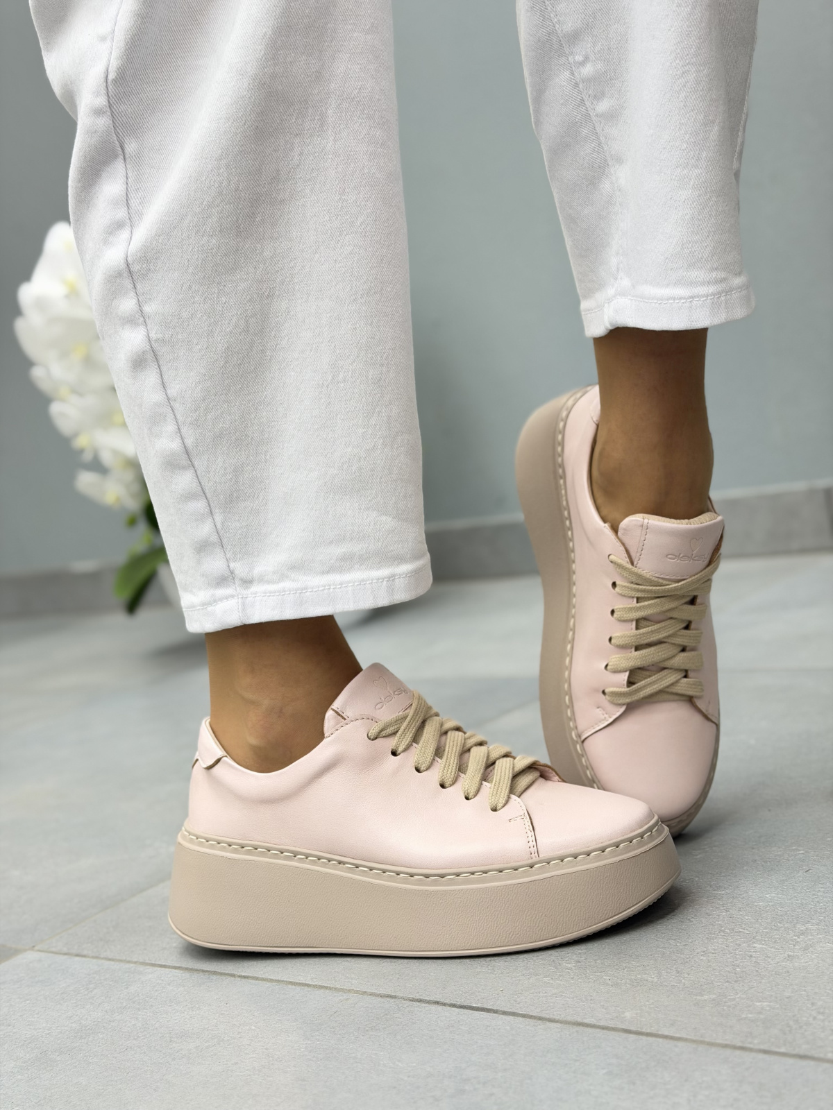 Różowe sneakersy damskie skórzane OLEKSY na platformie casual