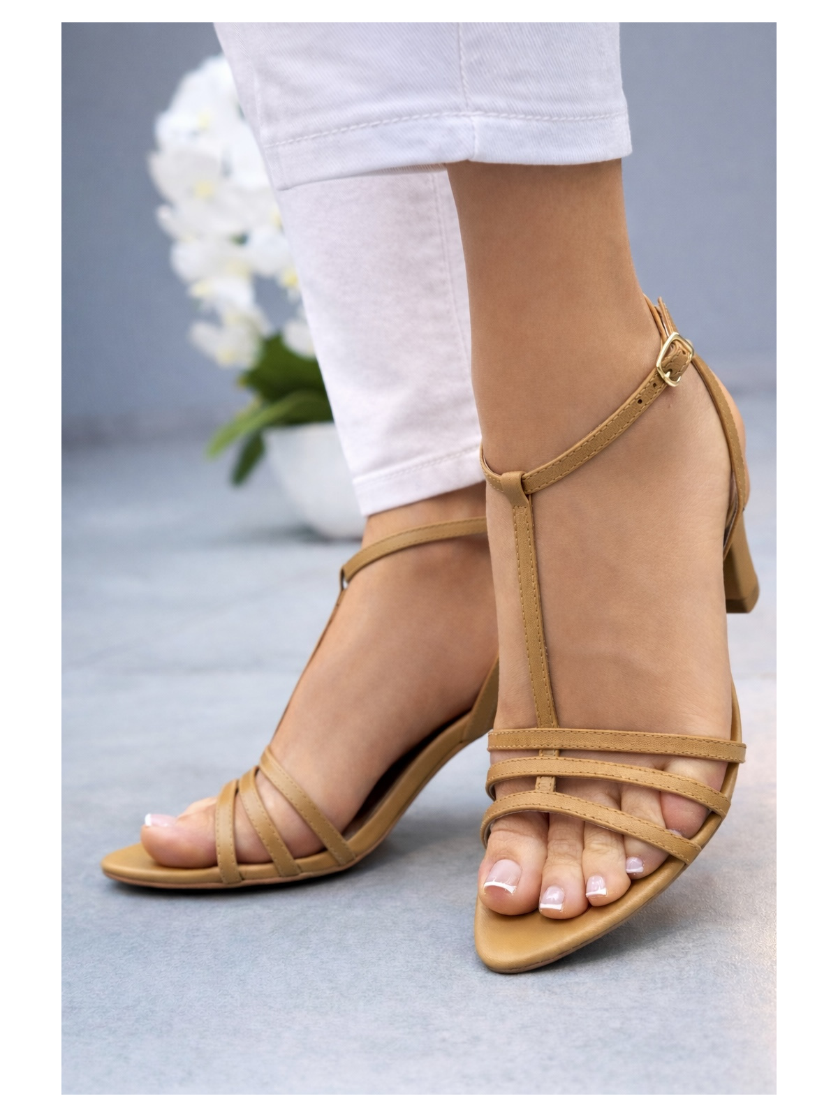 Beżowe sandały damskie OLEKSY skórzane na obcasie eleganckie