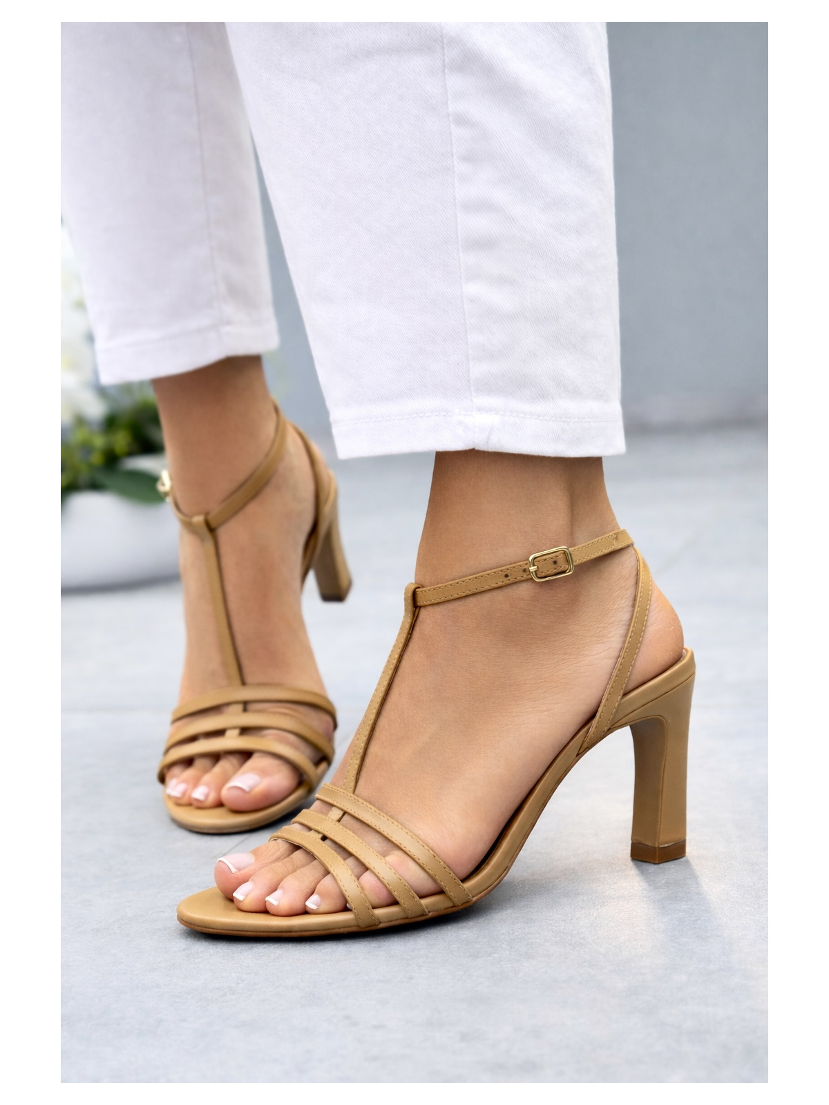 Beżowe sandały damskie OLEKSY skórzane na obcasie eleganckie