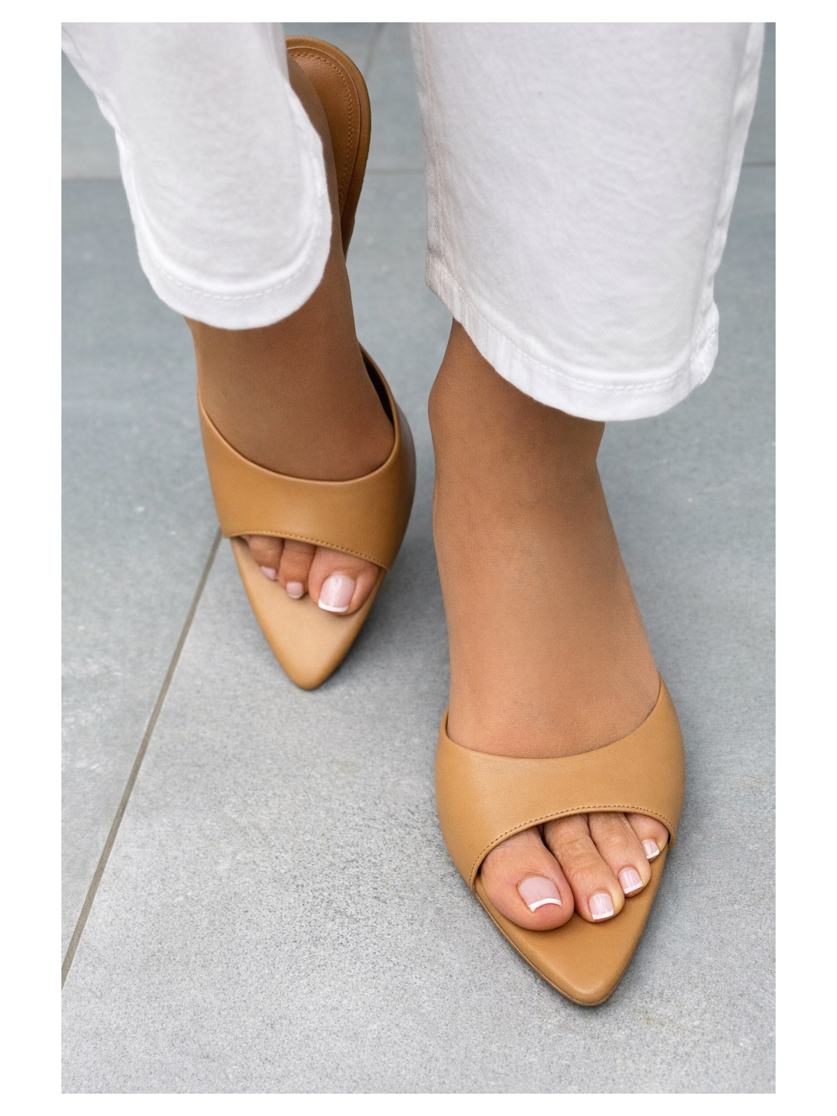 Beżowe klapki damskie skórzane OLEKSY na obcasie eleganckie