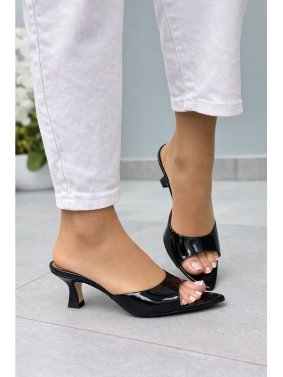Czarne klapki damskie skórzane OLEKSY na niskim obcasie eleganckie