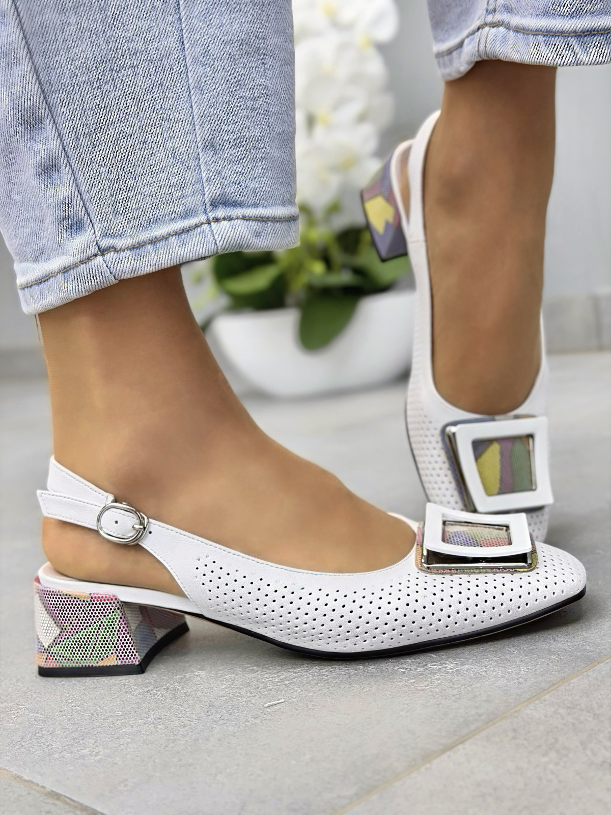 Białe sandały damskie slingback ze skóry naturalnej eleganckie