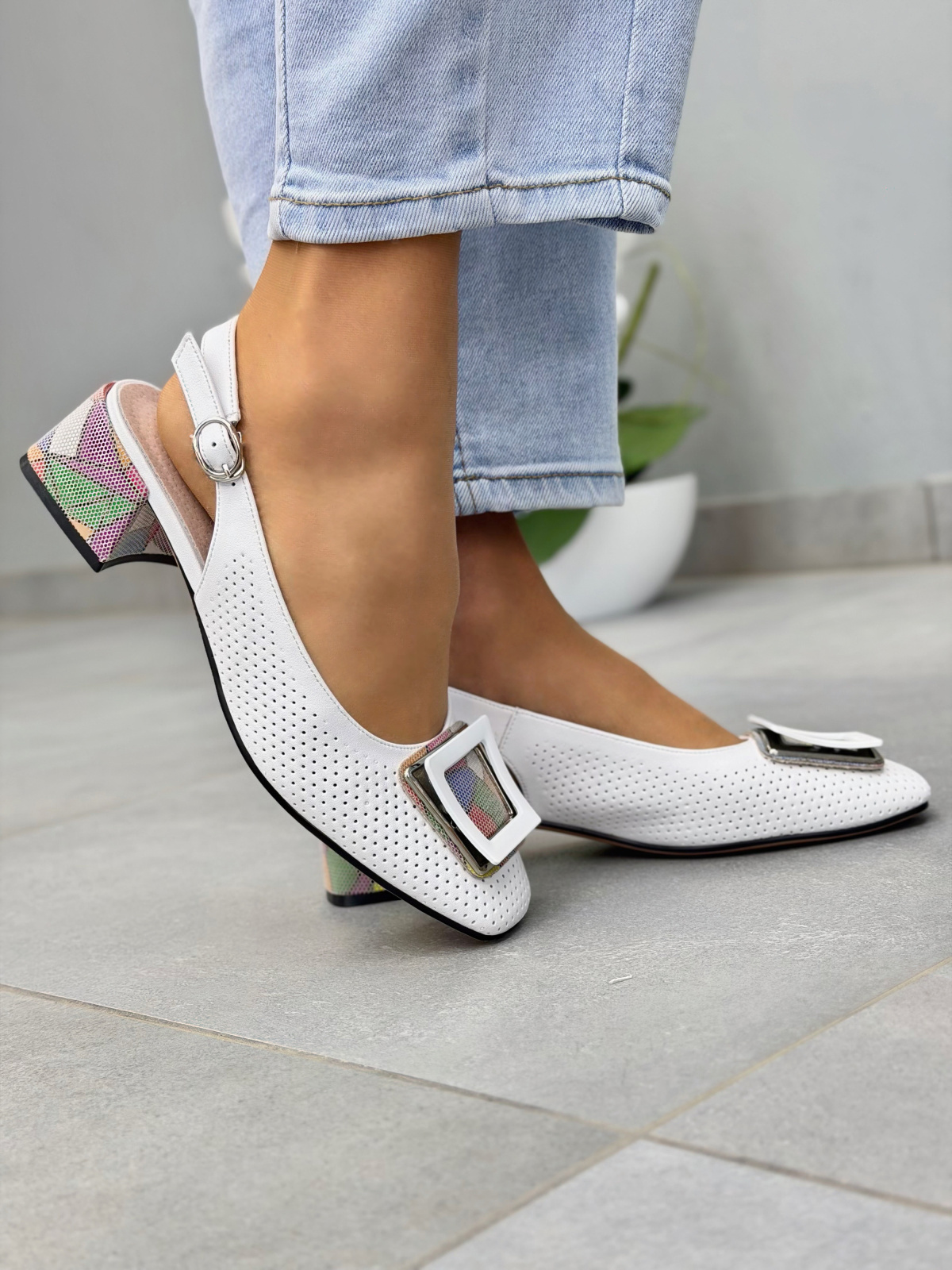 Białe sandały damskie slingback ze skóry naturalnej eleganckie