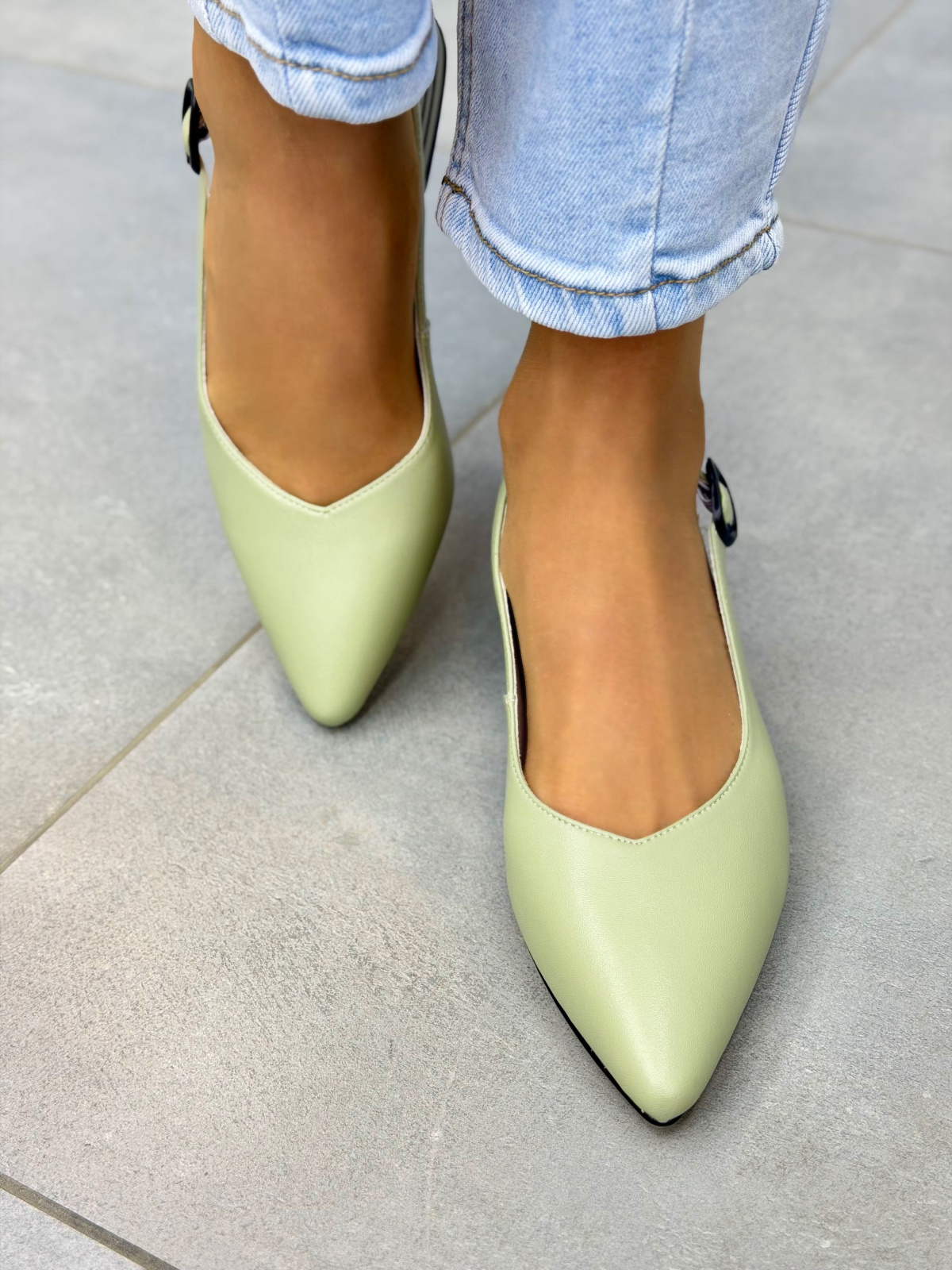 Miętowe sandały damskie skórzane slingback na słupku