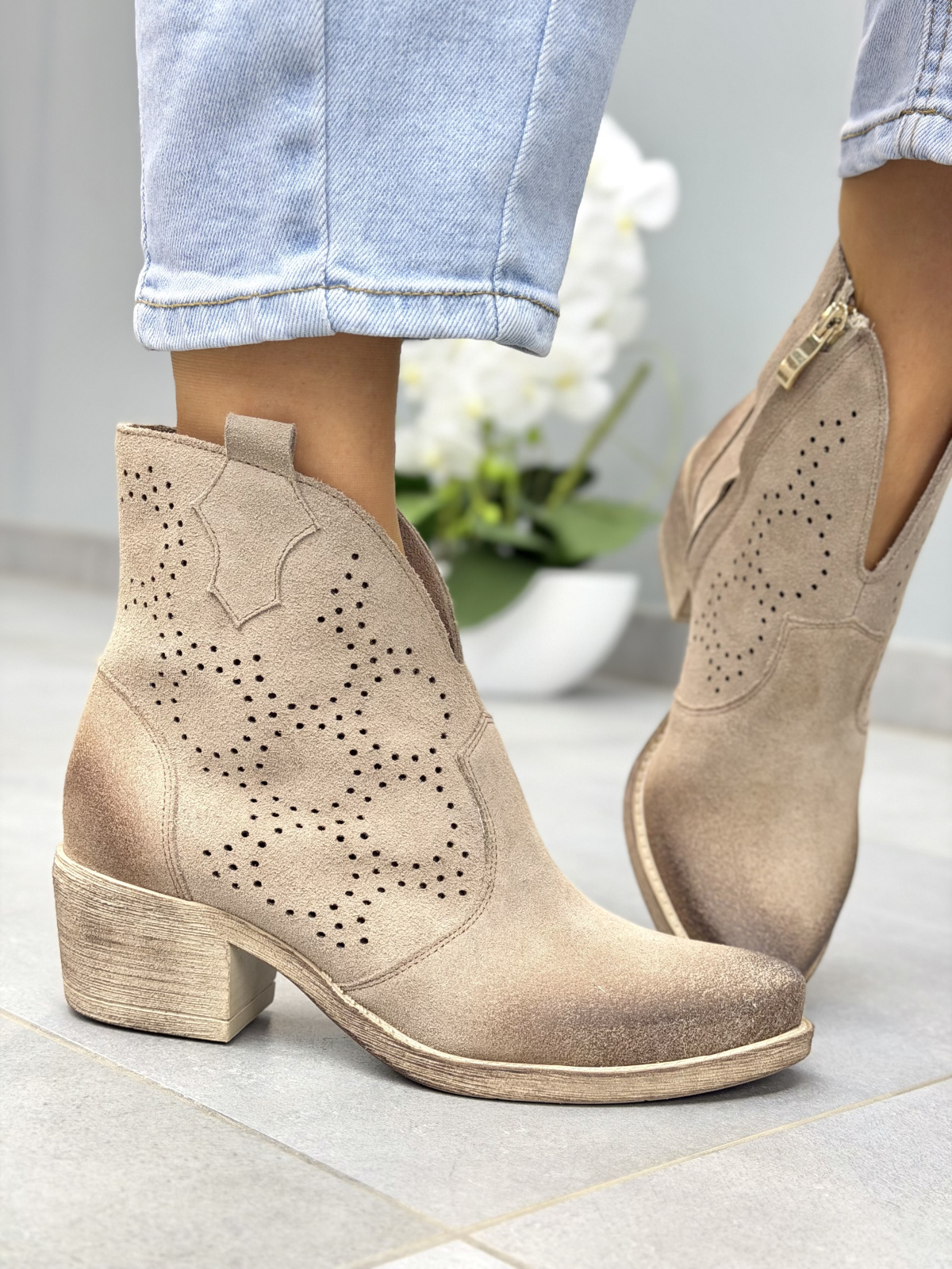 Beżowe kowbojki damskie ażurowe ze skóry naturalnej OLEKSY casual