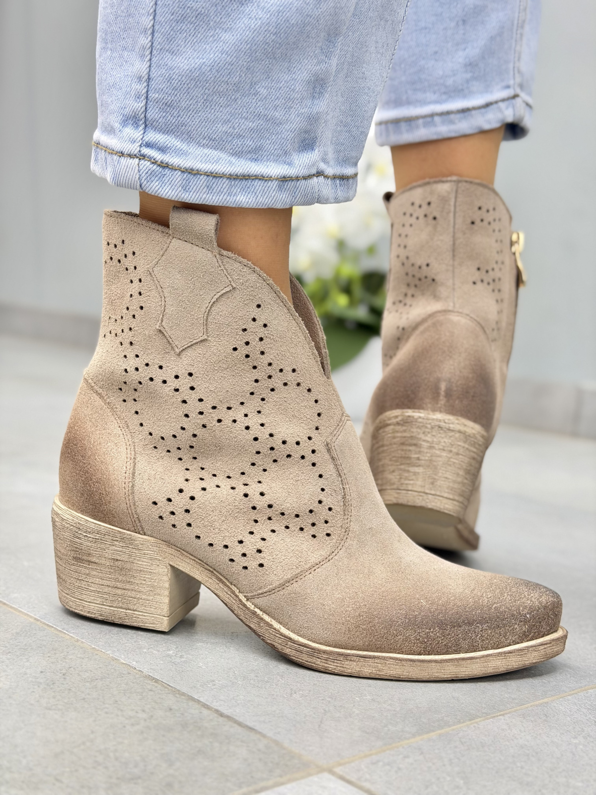 Beżowe kowbojki damskie ażurowe ze skóry naturalnej OLEKSY casual