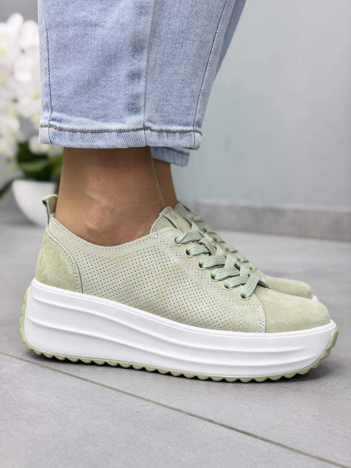 Miętowe sneakersy damskie ze skóry naturalnej casual