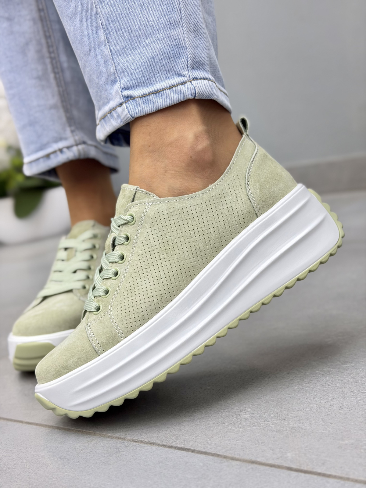 Miętowe sneakersy damskie ze skóry naturalnej casual