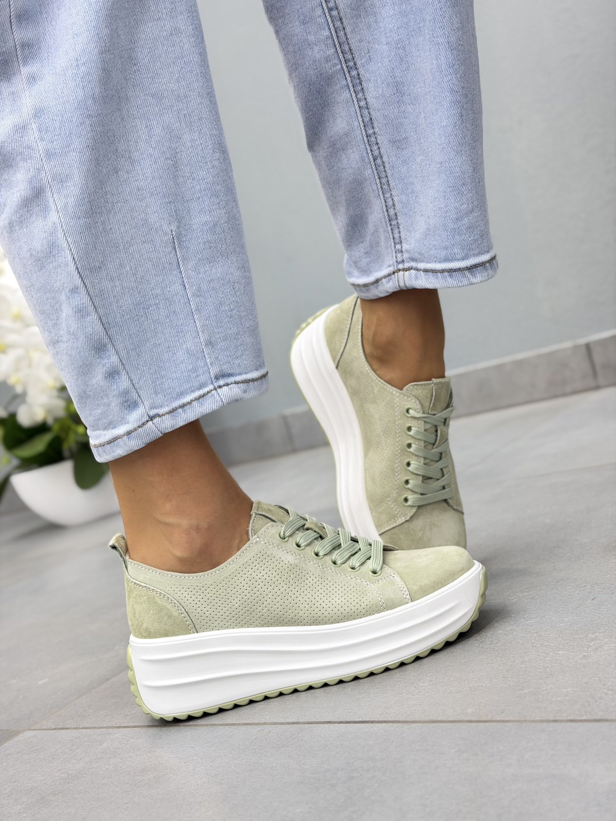 Miętowe sneakersy damskie ze skóry naturalnej casual