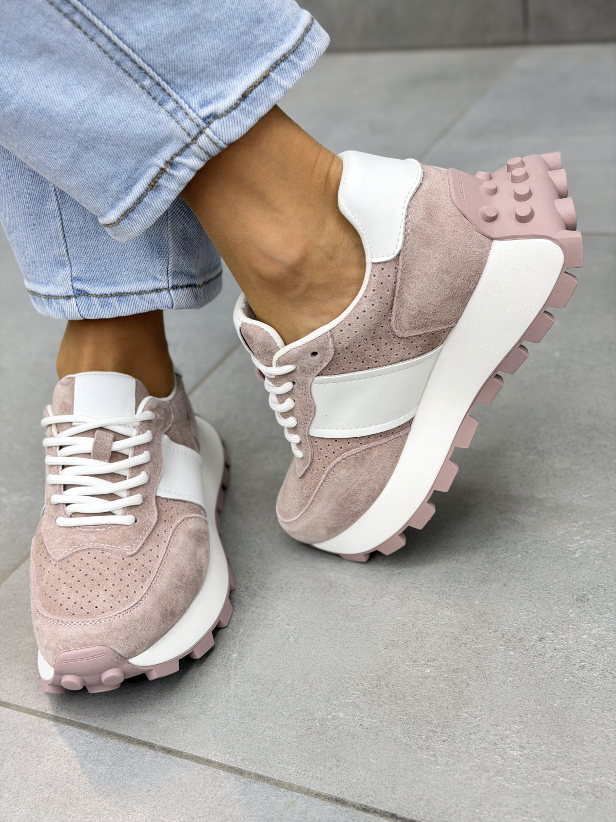 Różowe sneakersy damskie zamszowe ze skóry naturalnej casual