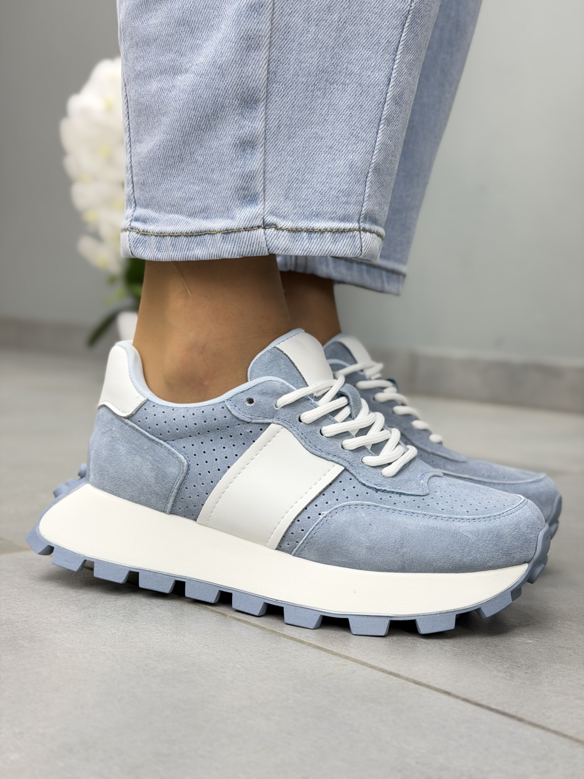 Niebieskie sneakersy damskie skórzane casual