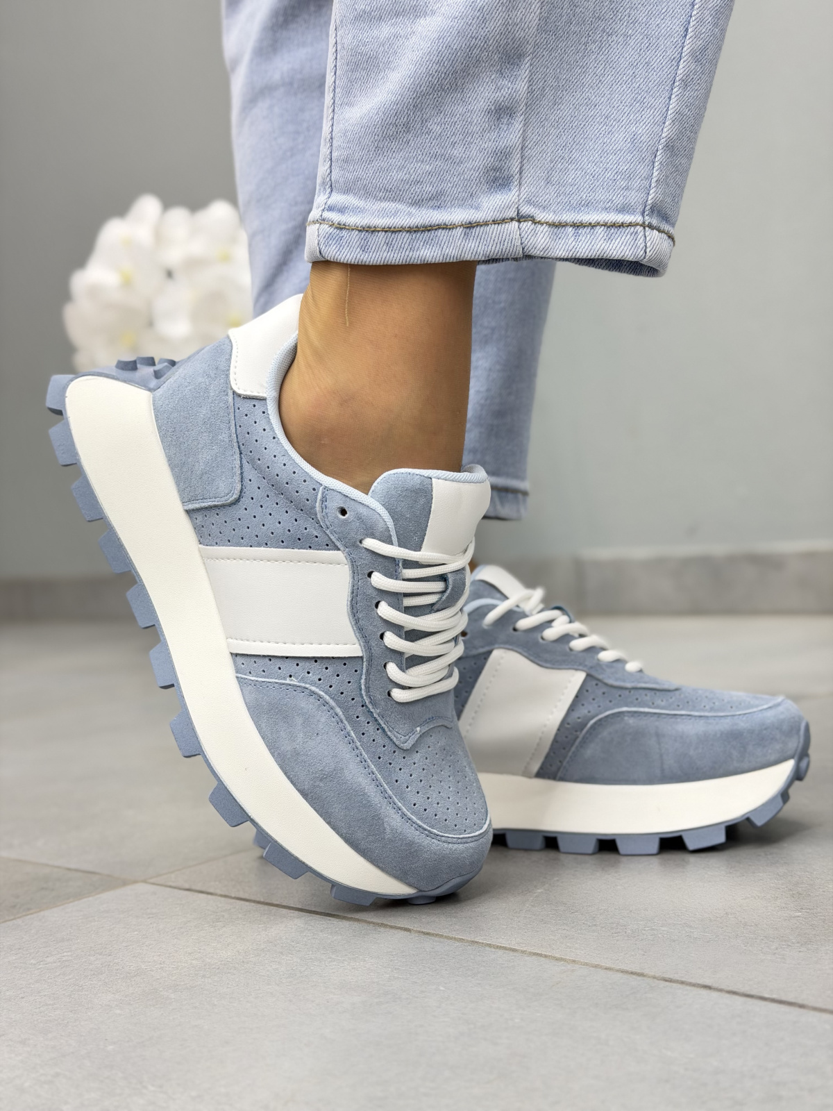 Niebieskie sneakersy damskie skórzane casual