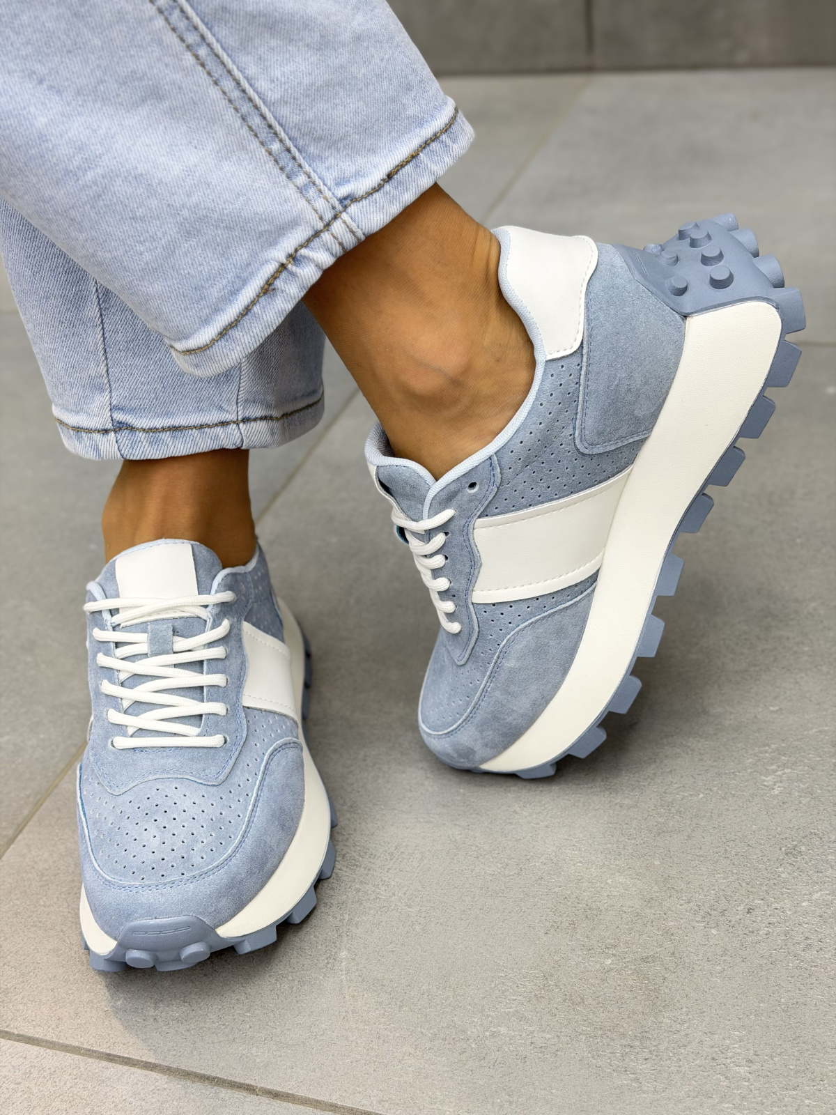 Niebieskie sneakersy damskie skórzane casual