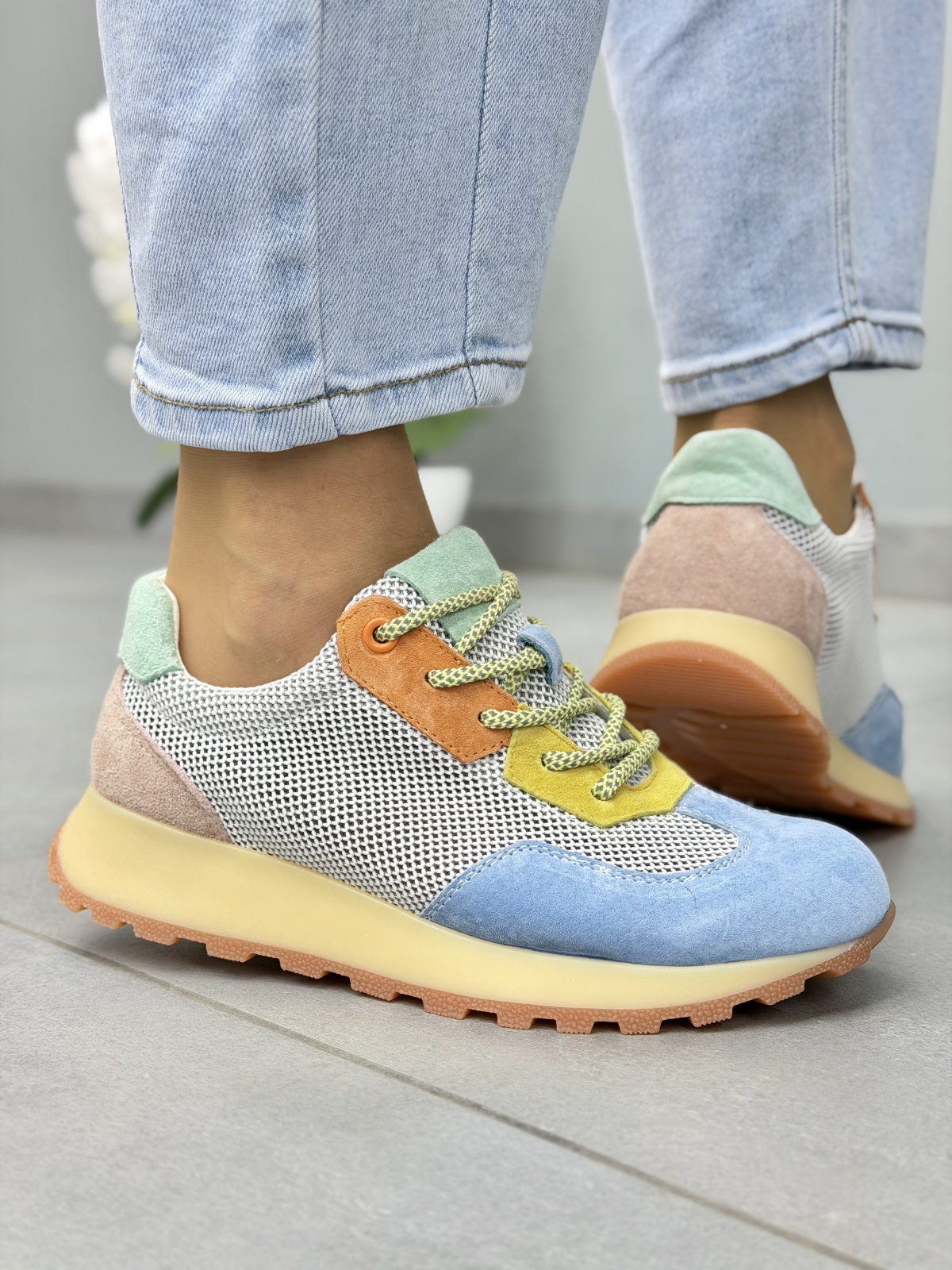 Wielokolorowe sneakersy damskie skórzane casual