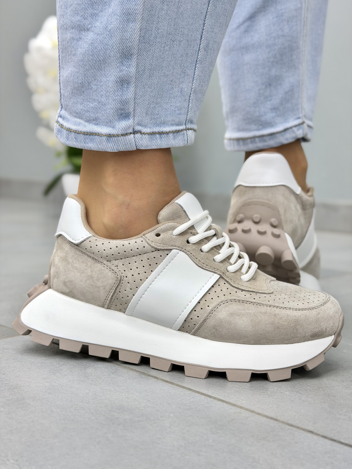 Beżowe sneakersy damskie zamszowe ze skóry naturalnej casual