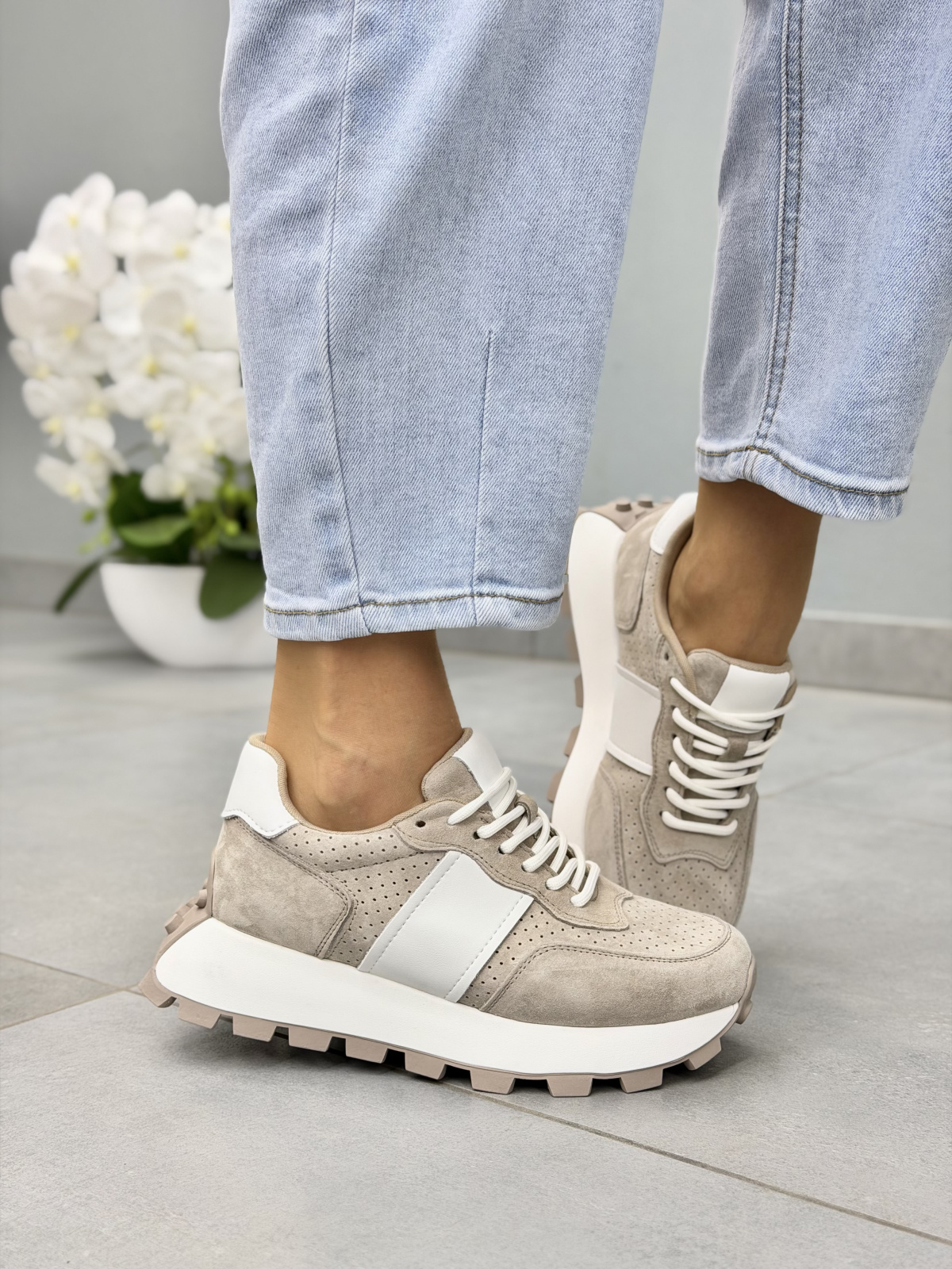 Beżowe sneakersy damskie zamszowe ze skóry naturalnej casual