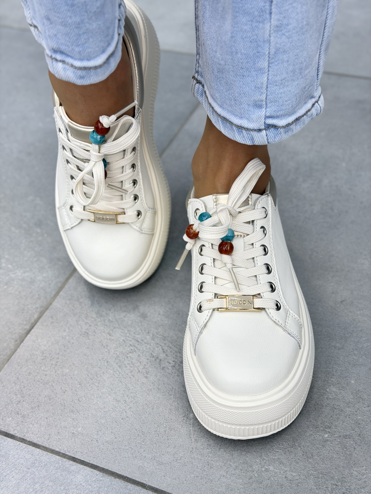 Białe sneakersy damskie skórzane na platformie casual