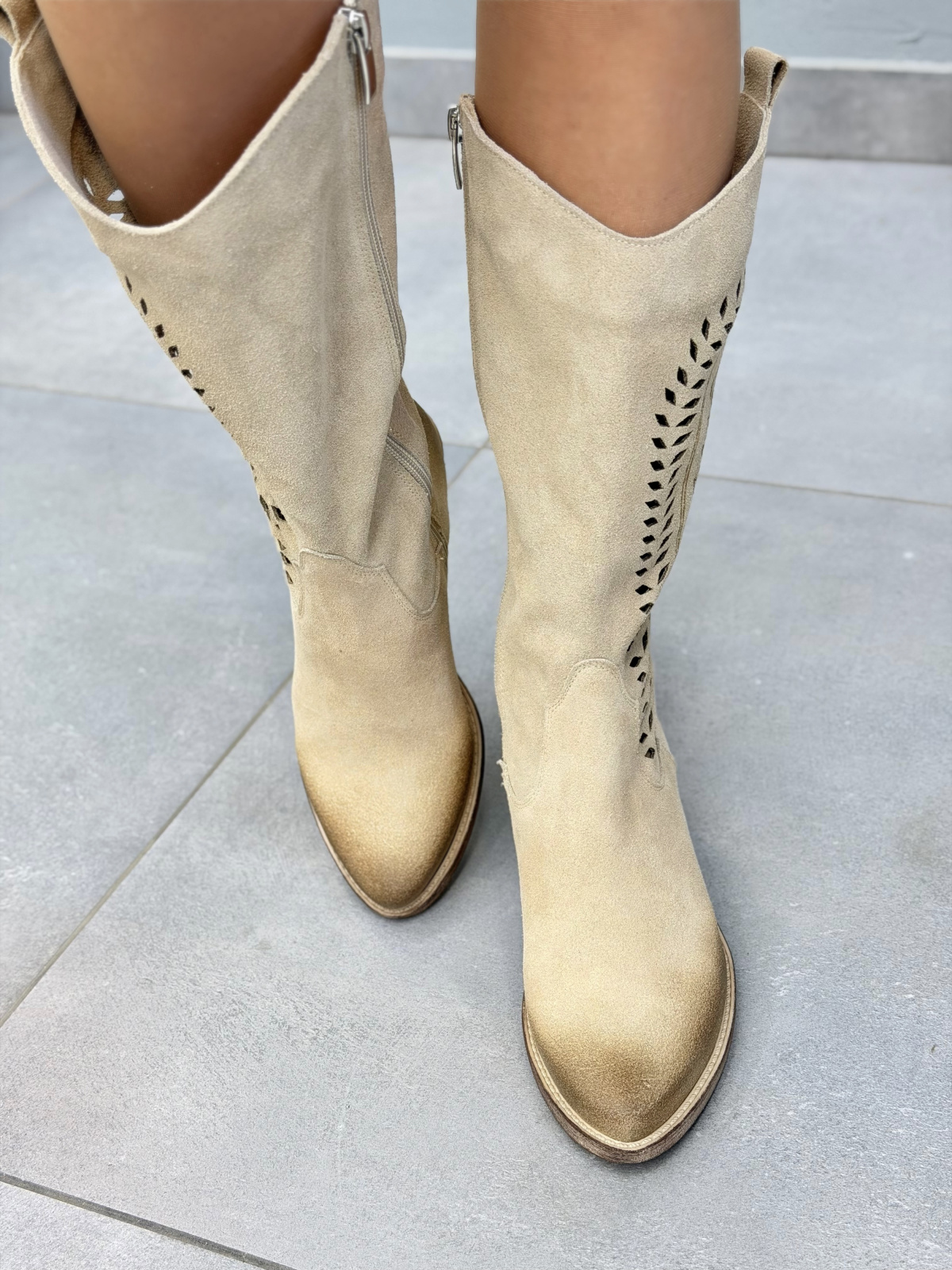 Beżowe kowbojki damskie ażurowe ze skóry naturalnej OLEKSY casual