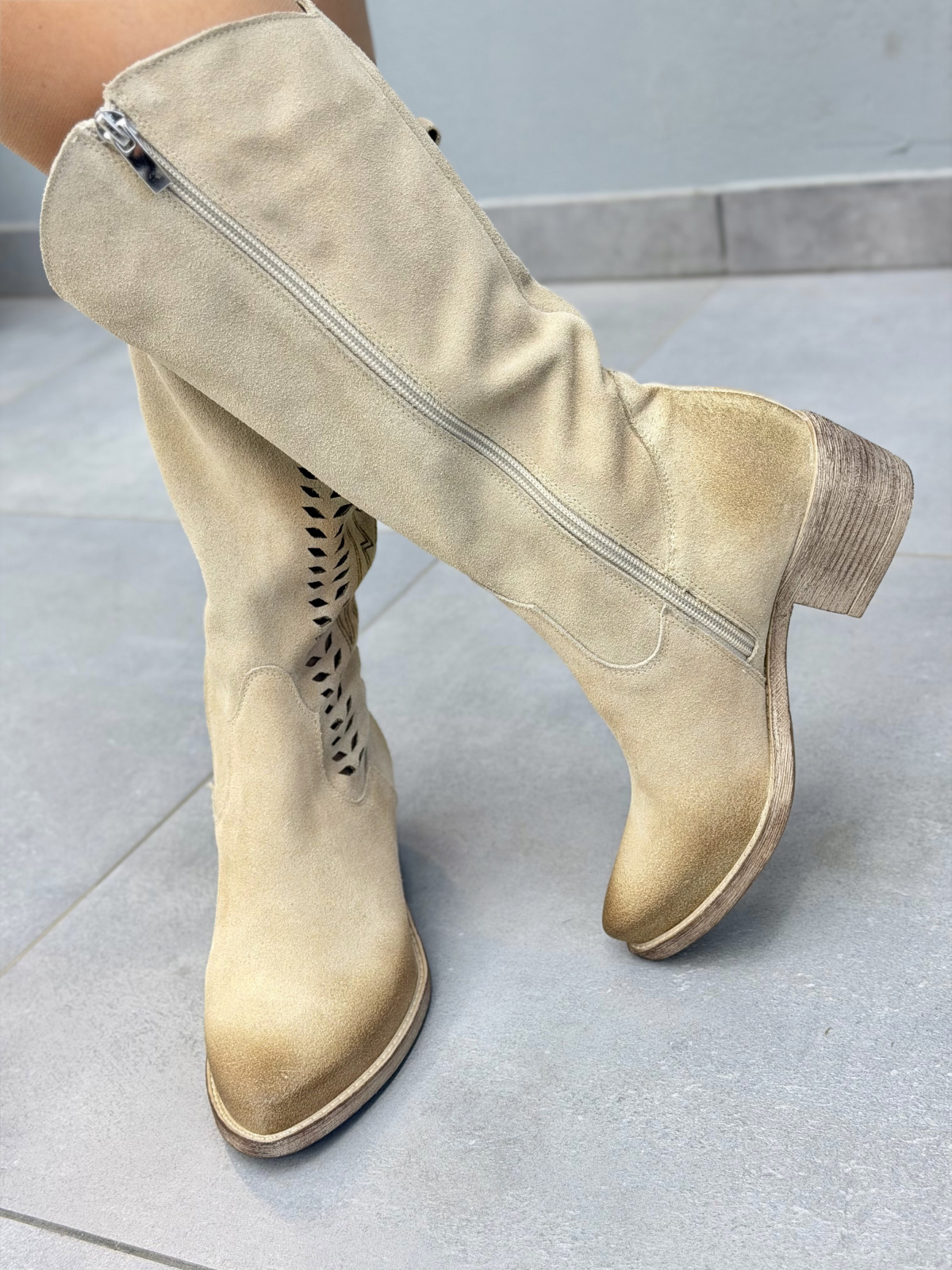 Beżowe kowbojki damskie ażurowe ze skóry naturalnej OLEKSY casual