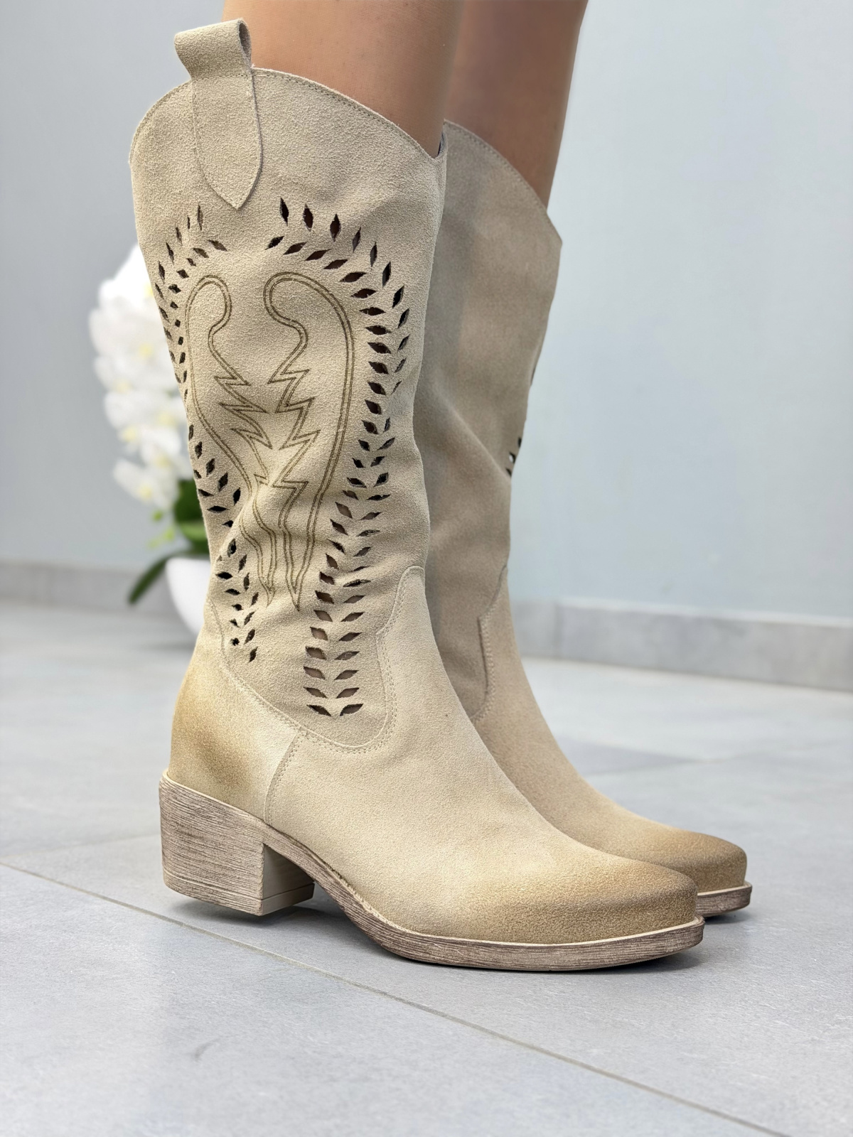 Beżowe kowbojki damskie ażurowe ze skóry naturalnej OLEKSY casual