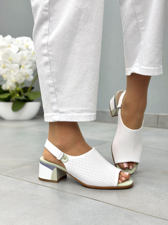 Białe sandały damskie skórzane na słupku casual
