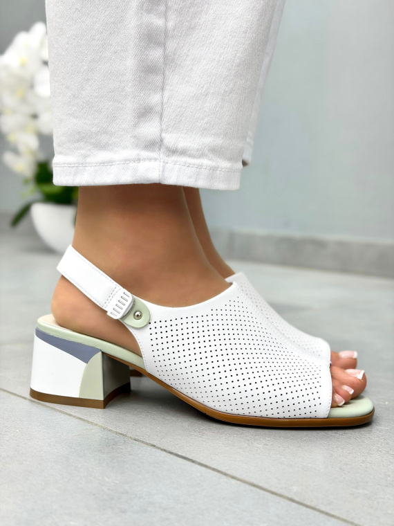 Białe sandały damskie skórzane na słupku casual