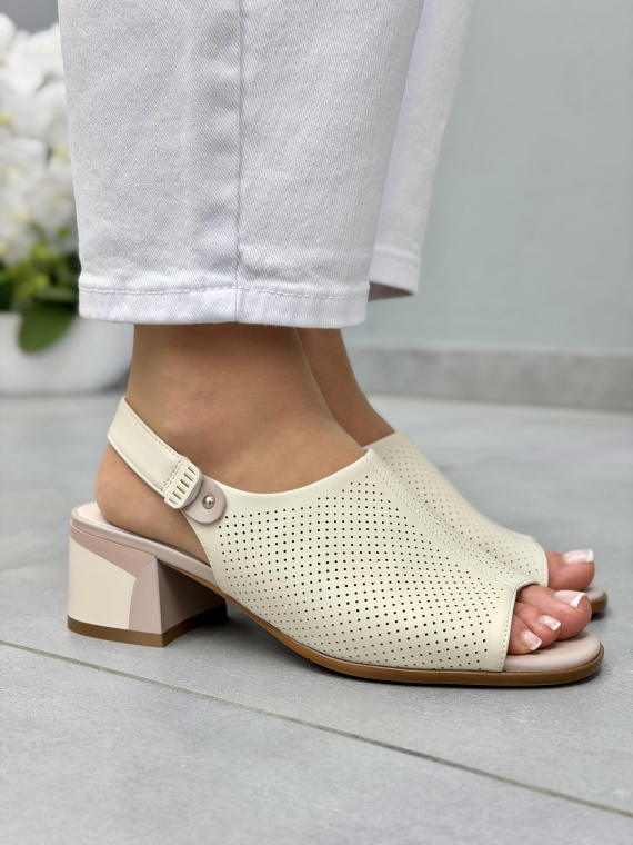 Beżowe sandały damskie ze skóry naturalnej na słupku