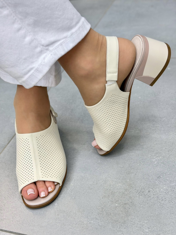 Beżowe sandały damskie ze skóry naturalnej na słupku