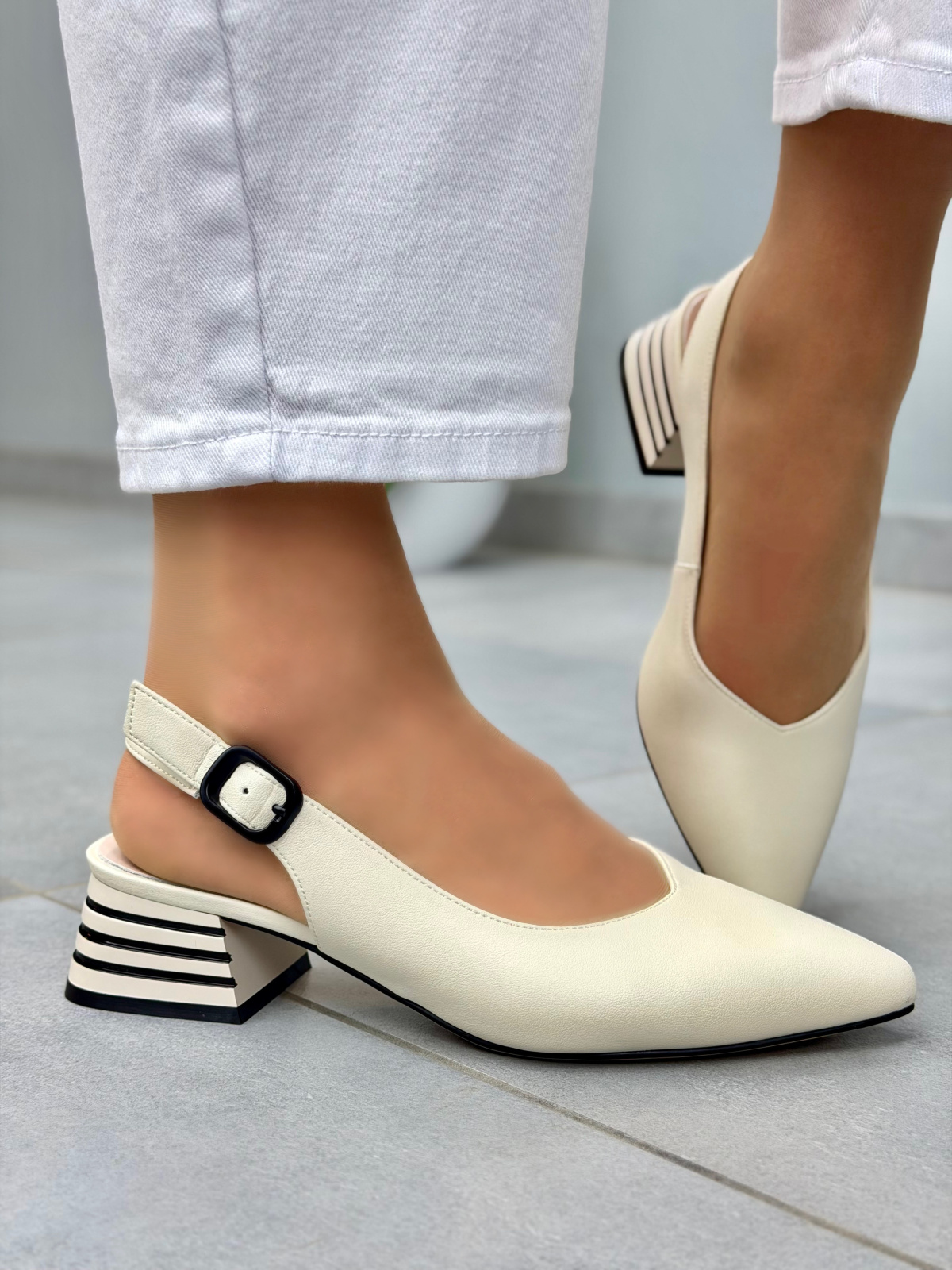 Beżowe sandały damskie skórzane slingback eleganckie na słupku