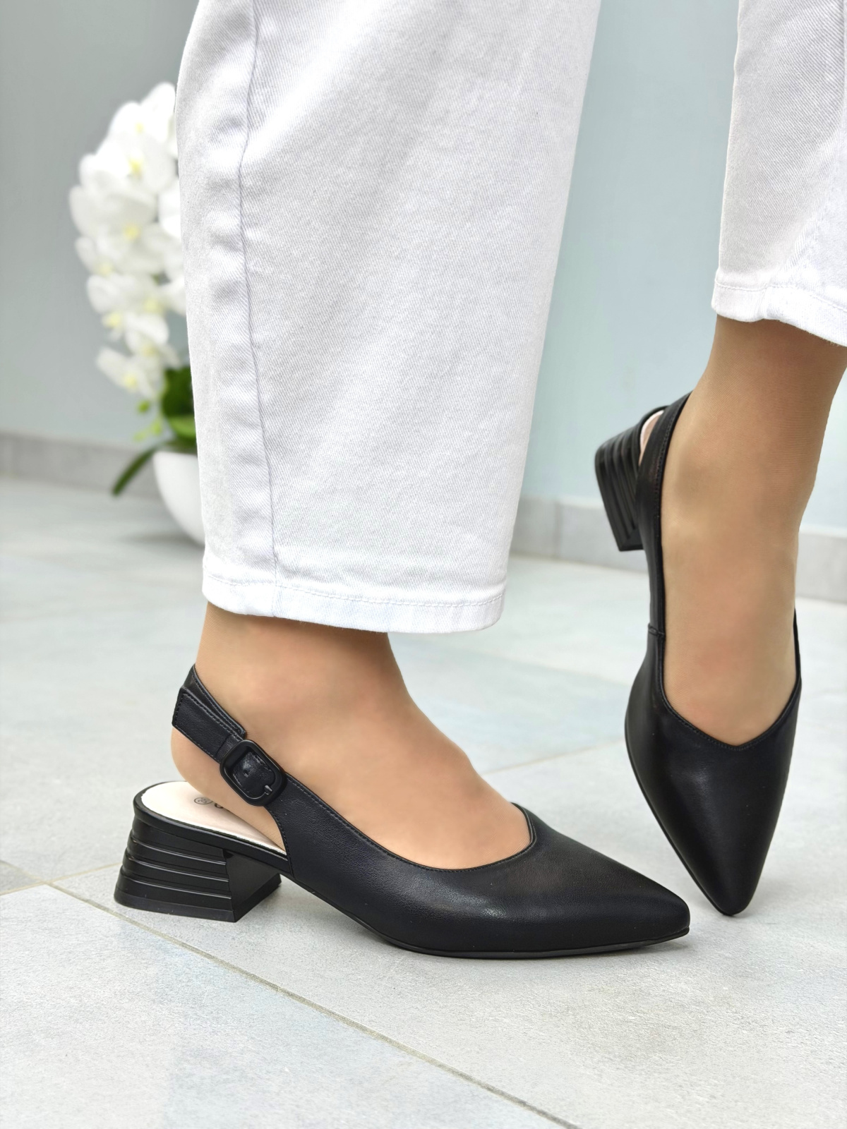 Czarne sandały damskie slingback ze skóry naturalnej eleganckie