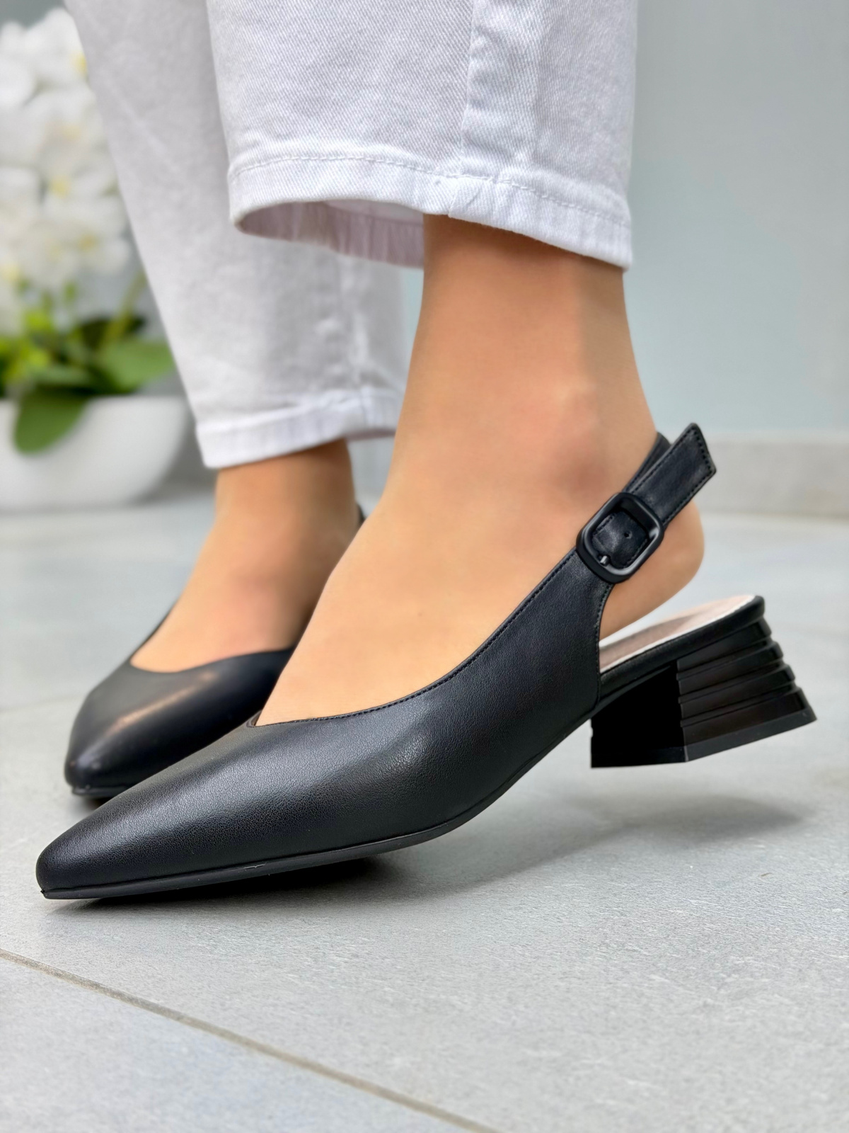 Czarne sandały damskie slingback ze skóry naturalnej eleganckie