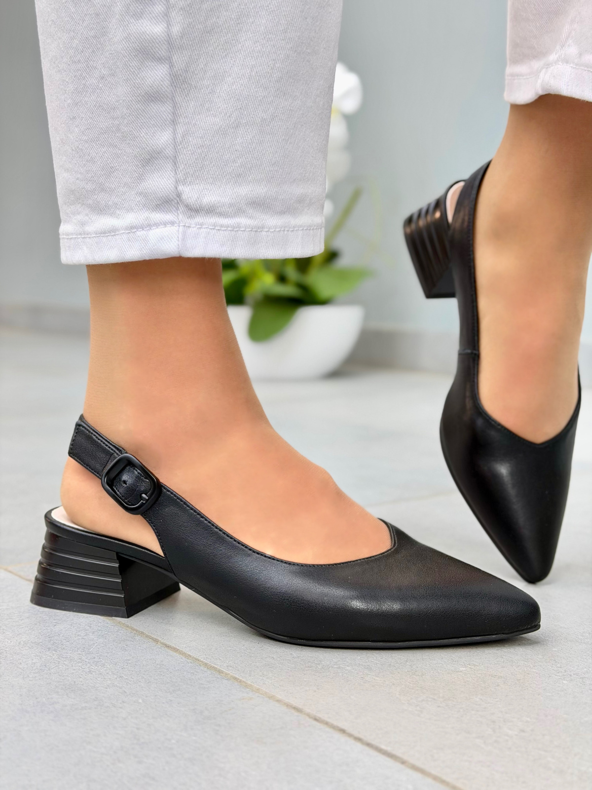 Czarne sandały damskie slingback ze skóry naturalnej eleganckie