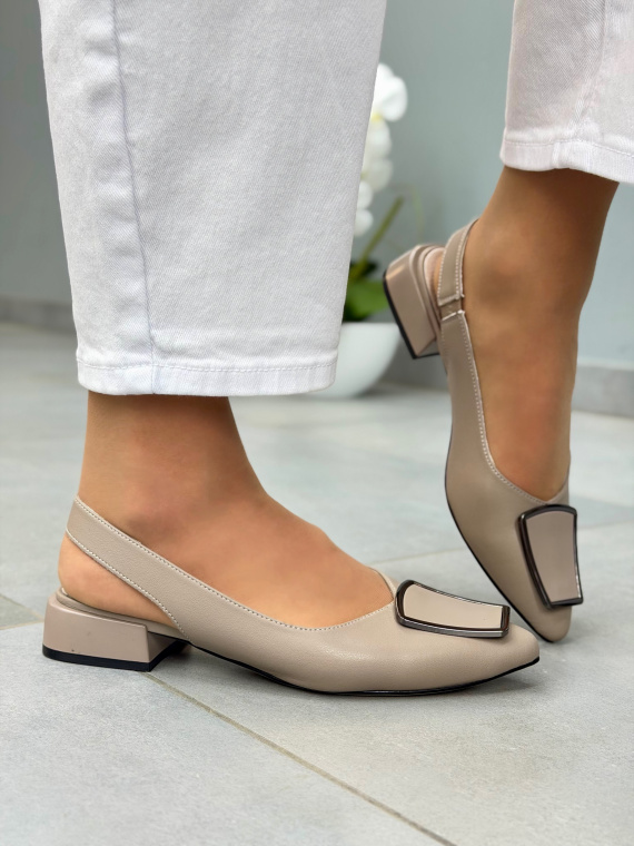 Beżowe sandały damskie skórzane slingback eleganckie na niskim obcasie