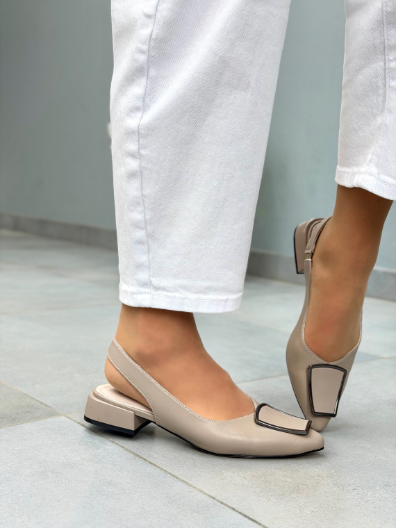Beżowe sandały damskie skórzane slingback eleganckie na niskim obcasie