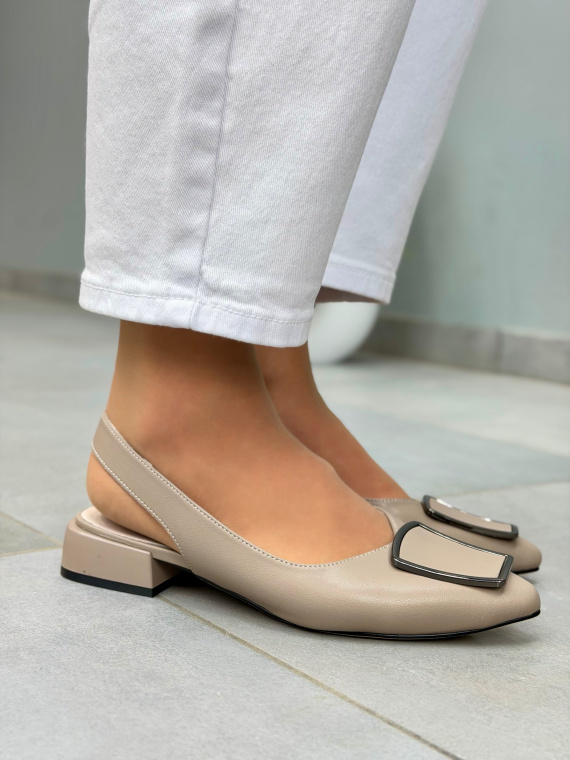 Beżowe sandały damskie skórzane slingback eleganckie na niskim obcasie