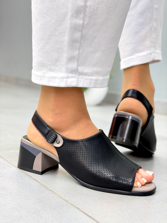 Czarne sandały damskie ze skóry naturalnej na słupku