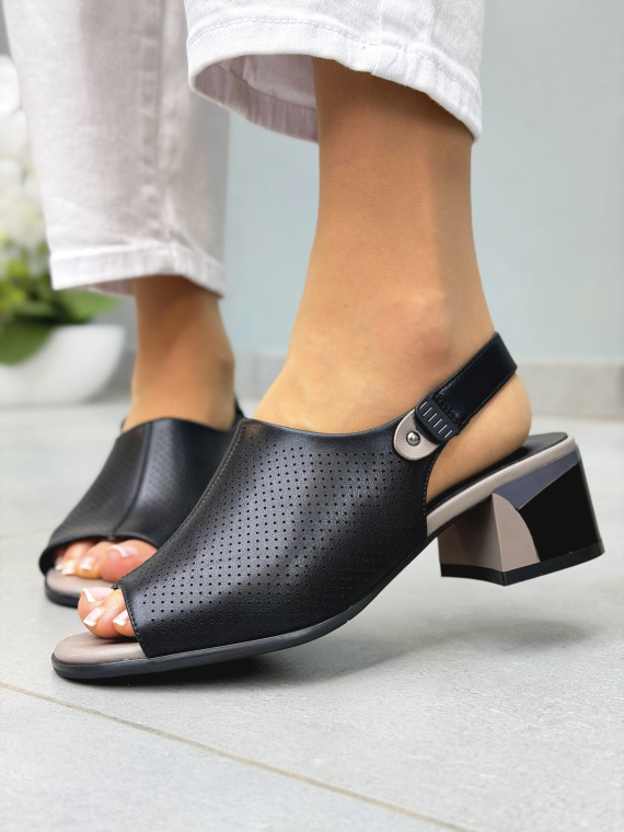 Czarne sandały damskie ze skóry naturalnej na słupku