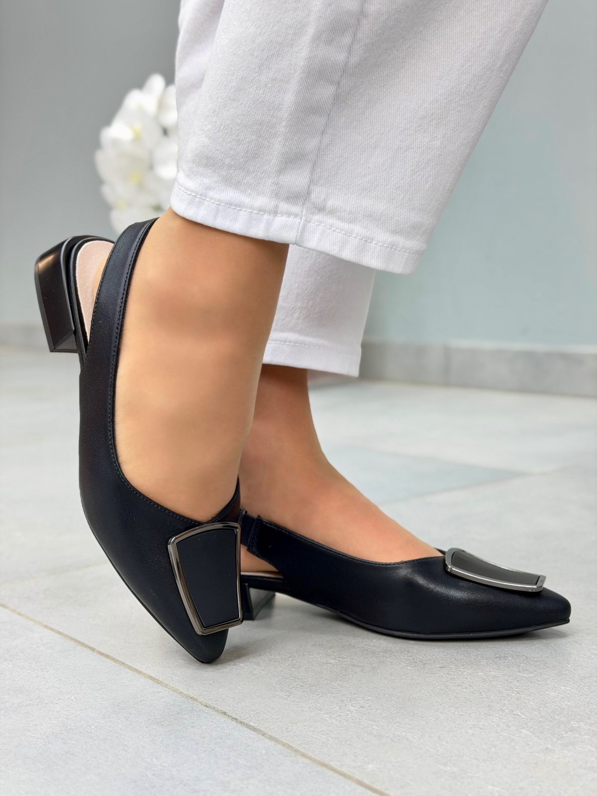 Czarne sandały damskie slingback ze skóry naturalnej eleganckie