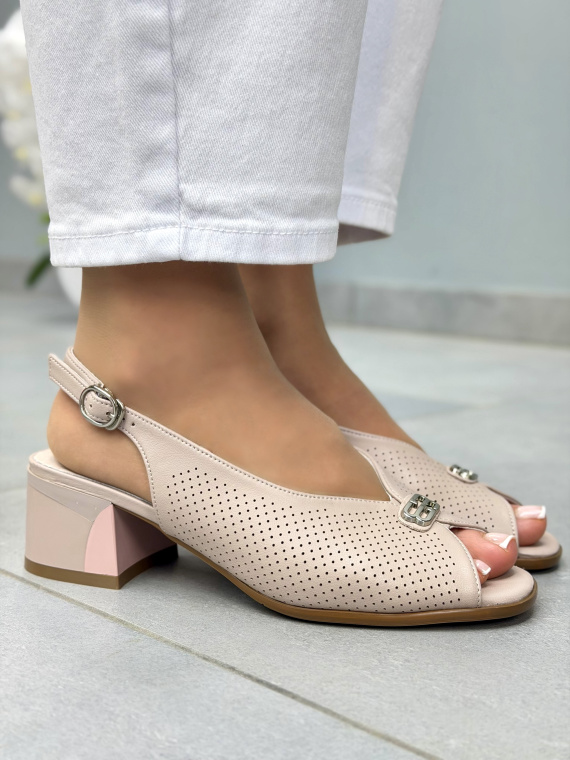 Beżowe sandały damskie skórzane na słupku eleganckie