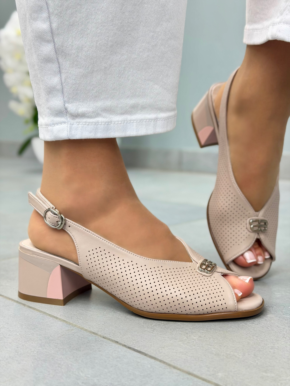 Beżowe sandały damskie skórzane na słupku eleganckie