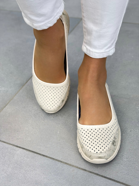 Beżowe baleriny skórzane perforowane casual